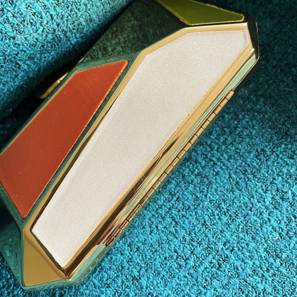 Multifaceted Clutch - Picture 5 of 6